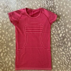 Dark pink/light pink stripe swiftly tee